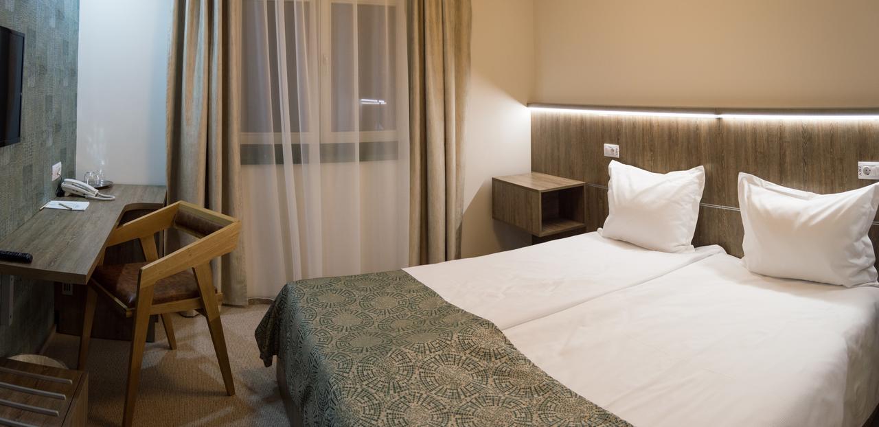 Fidelitas Hotel Sfantu Gheorghe  ภายนอก รูปภาพ
