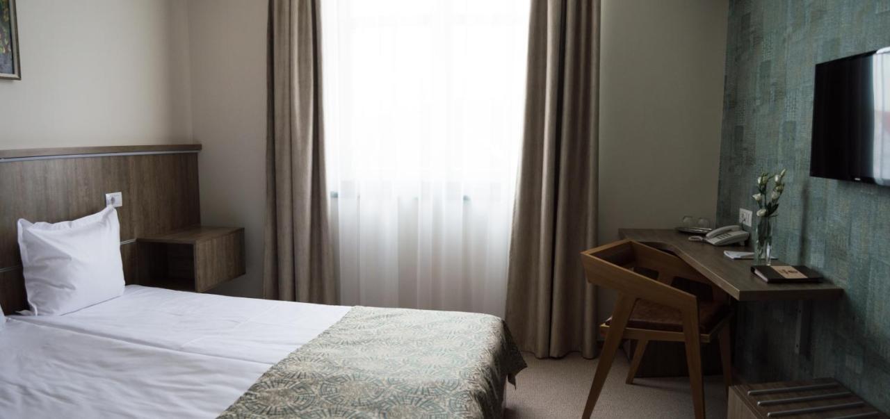 Fidelitas Hotel Sfantu Gheorghe  ภายนอก รูปภาพ